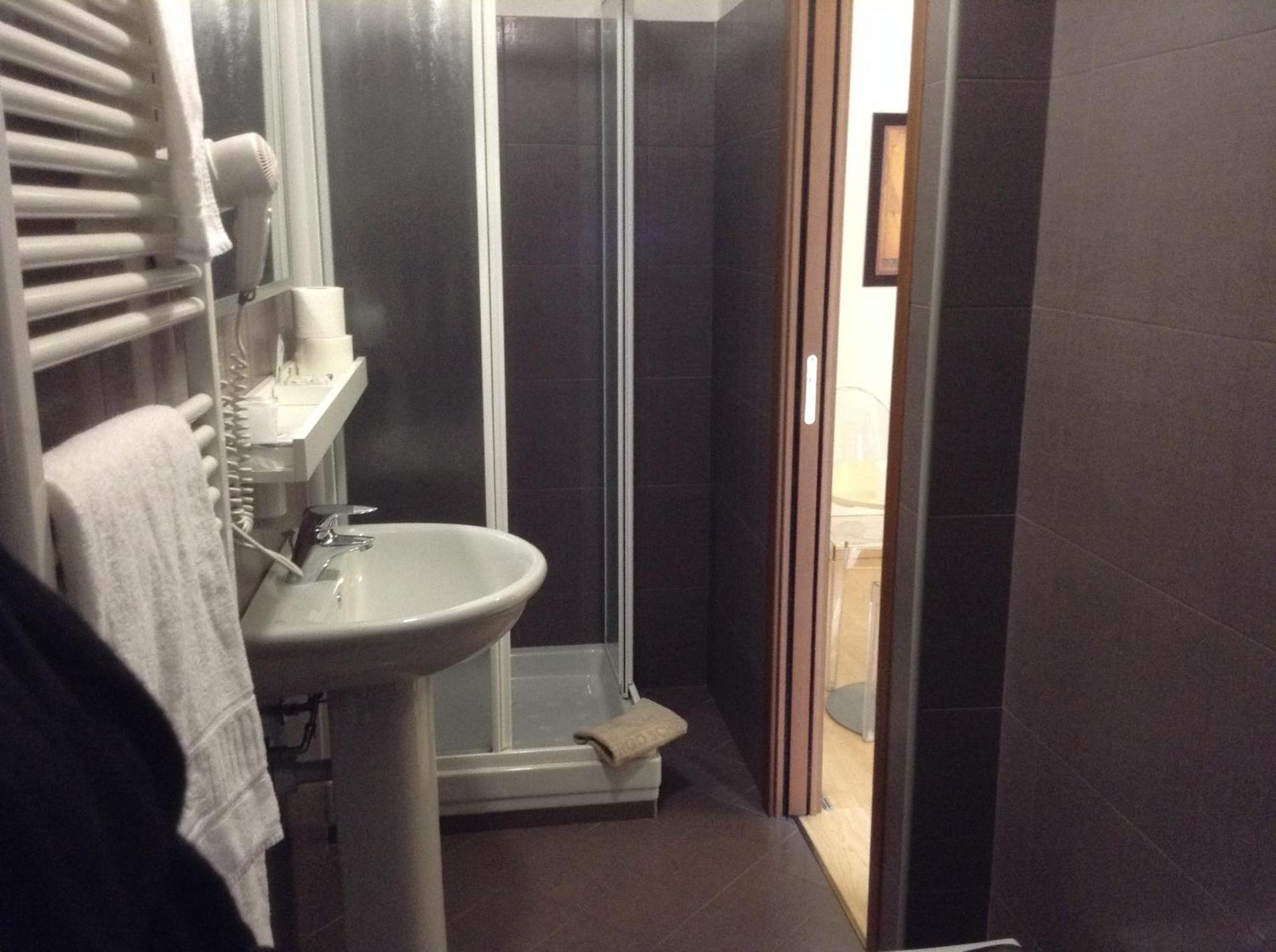 Hotel Schenatti Sondrio Habitación foto